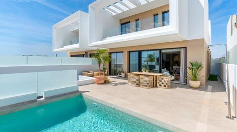 Chalet adosado de 3 dormitorios y piscina privada en Dolores, Alicante