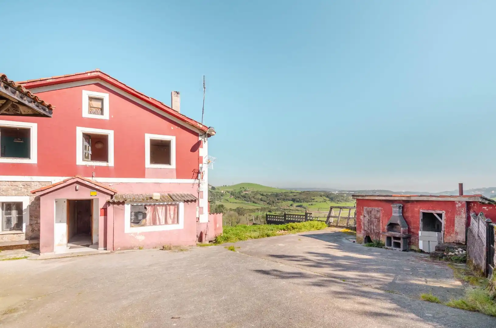 Exterior view of Houses for sale in Llanera  with Alarm