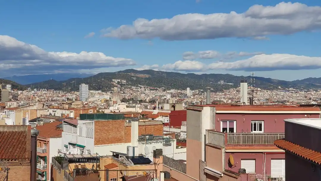 Vista exterior de Piso en venta en Barcelona con Jardín privado, Parquet y Piscina