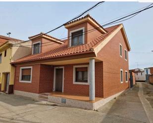 Exterior view of House or chalet for sale in Burganes de Valverde  with Terrace and Balcony