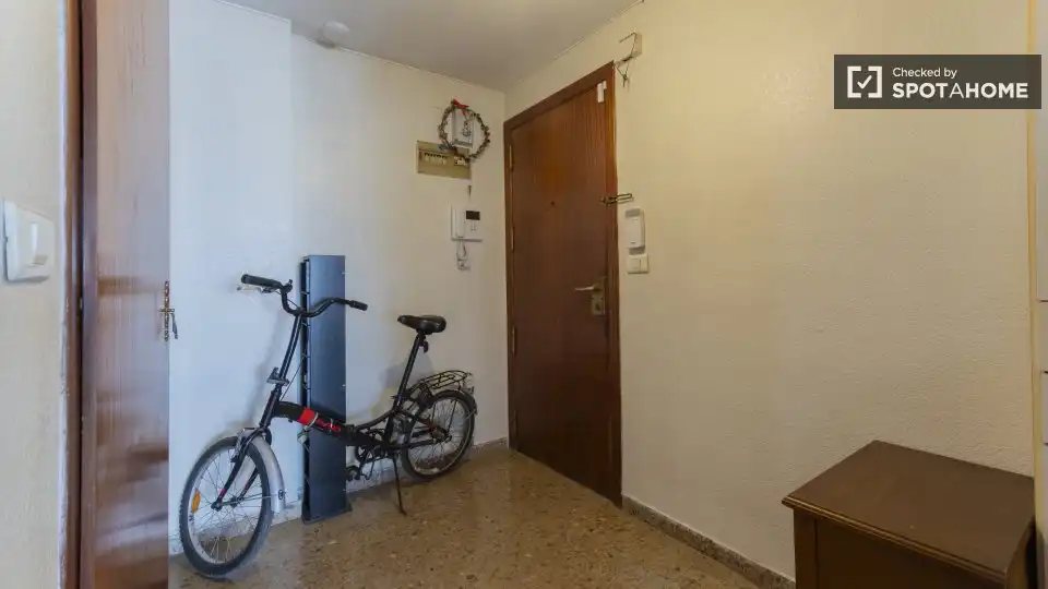 Wohnung zur Miete in Valencia mit Klimaanlage, Heizung und Möbliert