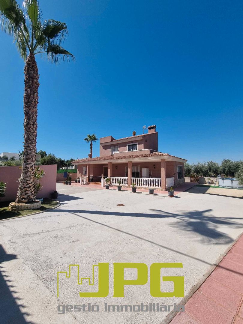 Vista exterior de Casa o xalet en venda en Busot amb Aire condicionat, Calefacció i Jardí privat