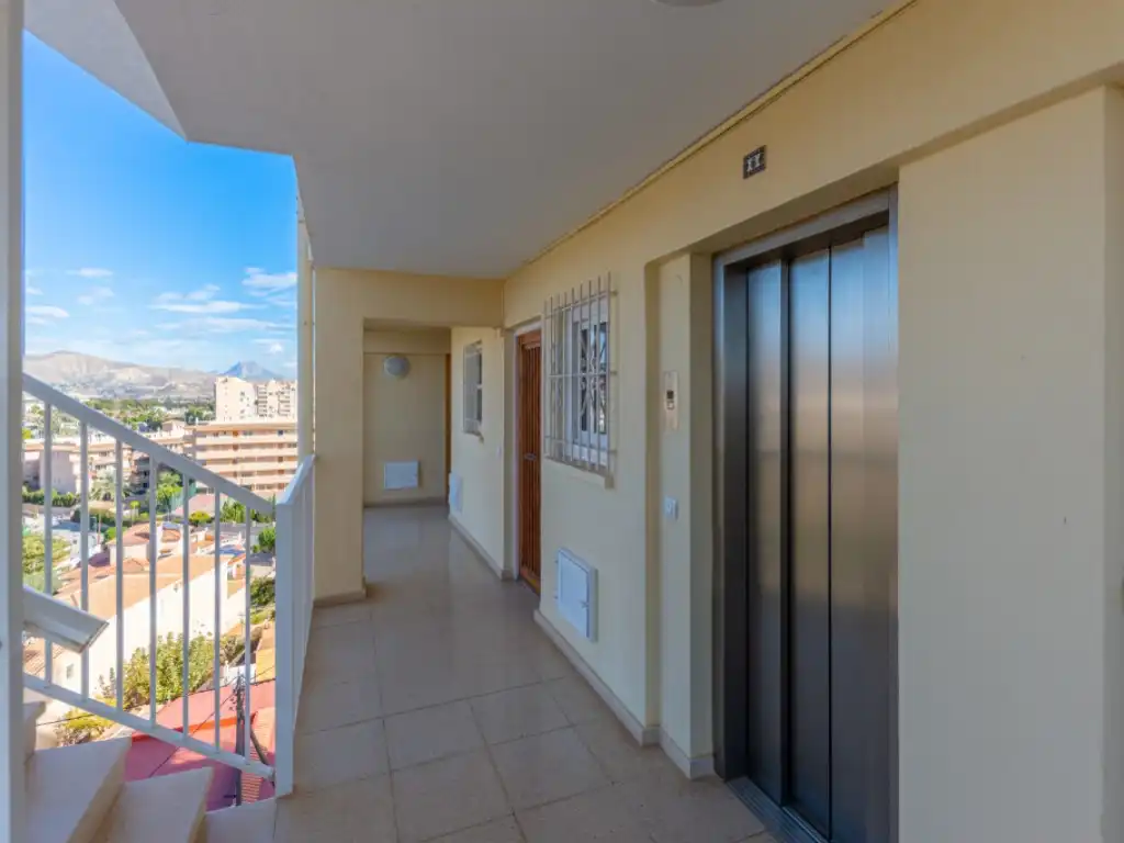 Apartments for sale in Calle Azorin 10 escalera 1 planta 06 puerta a, Campello Playa