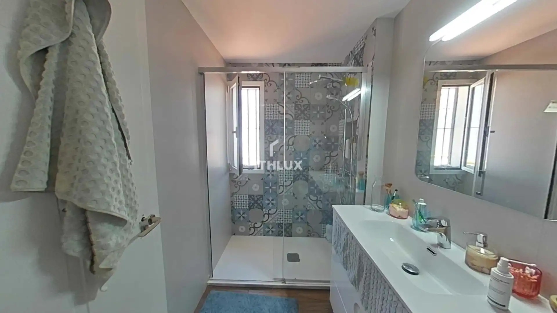 Bathroom of Detached homes for sale in Sevilla  with Air Conditioner, Terrace and Storage room