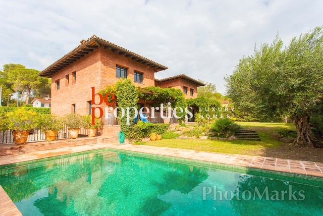 Exterior view of House or chalet to rent in Sant Cugat del Vallès  with Private garden, Swimming Pool and Oven