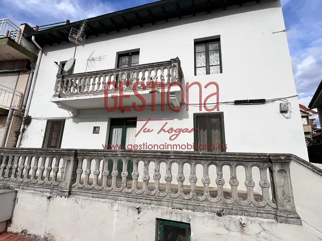 Vista exterior de Casa o chalet en venta en Noja con Terraza, Trastero y Amueblado