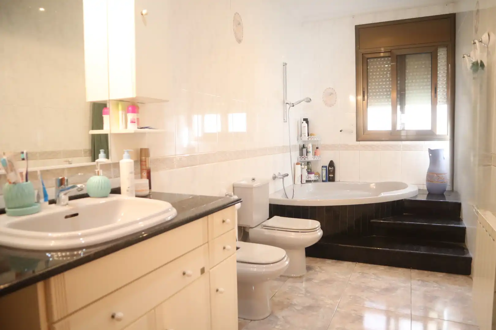 Bany de Casa o xalet en venda en Cerdanyola del Vallès amb Calefacció, Terrassa i Traster