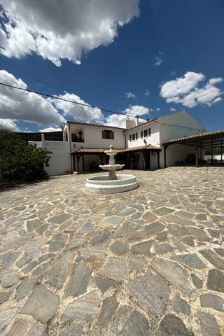 Casa-chalet en Venta en Algarinejo
