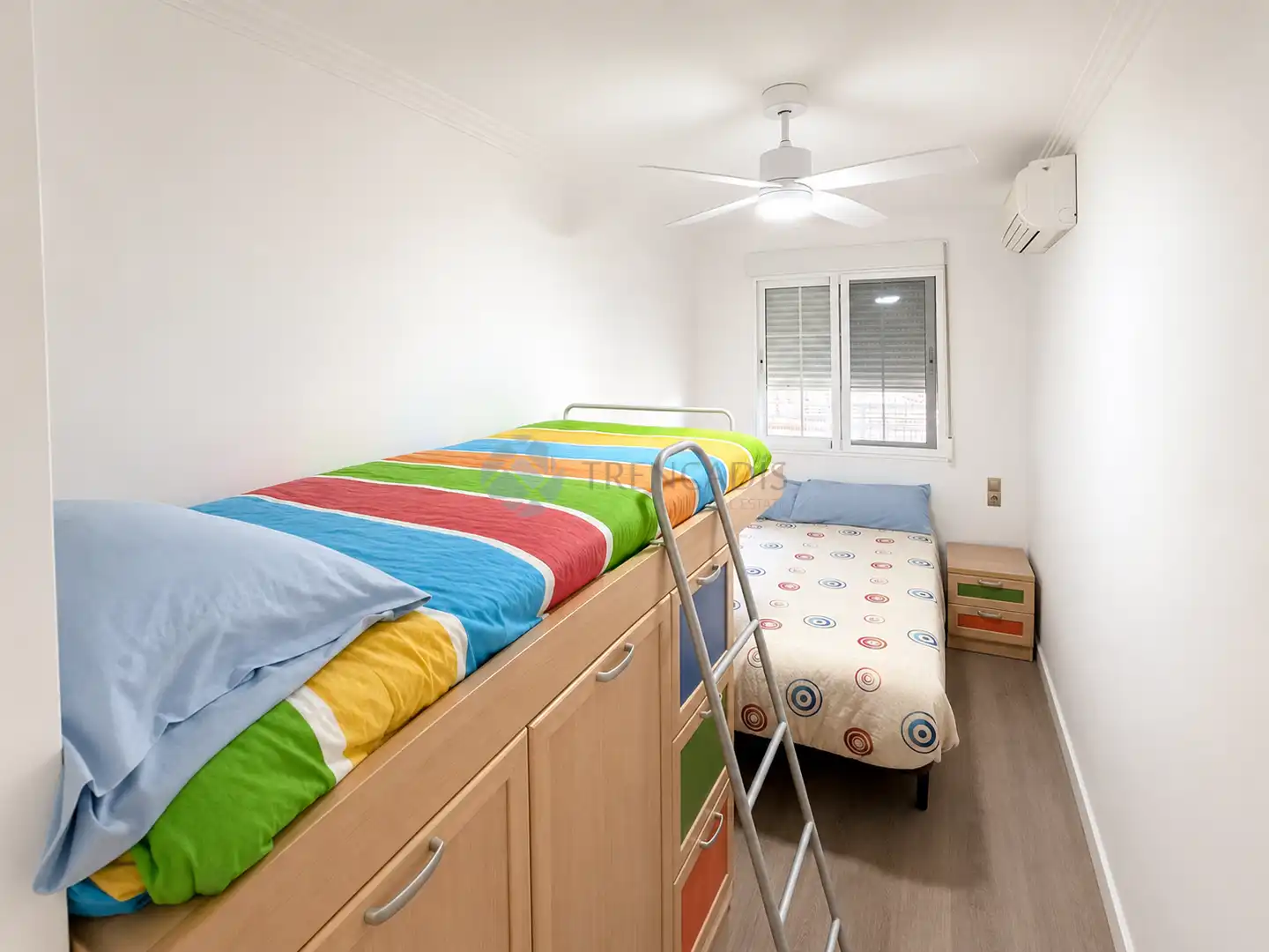 Habitación de Piso en venta en Valencia con Terraza, Piscina y Balcón