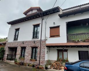 Vista exterior de Casa adosada en venda en Bimenes
