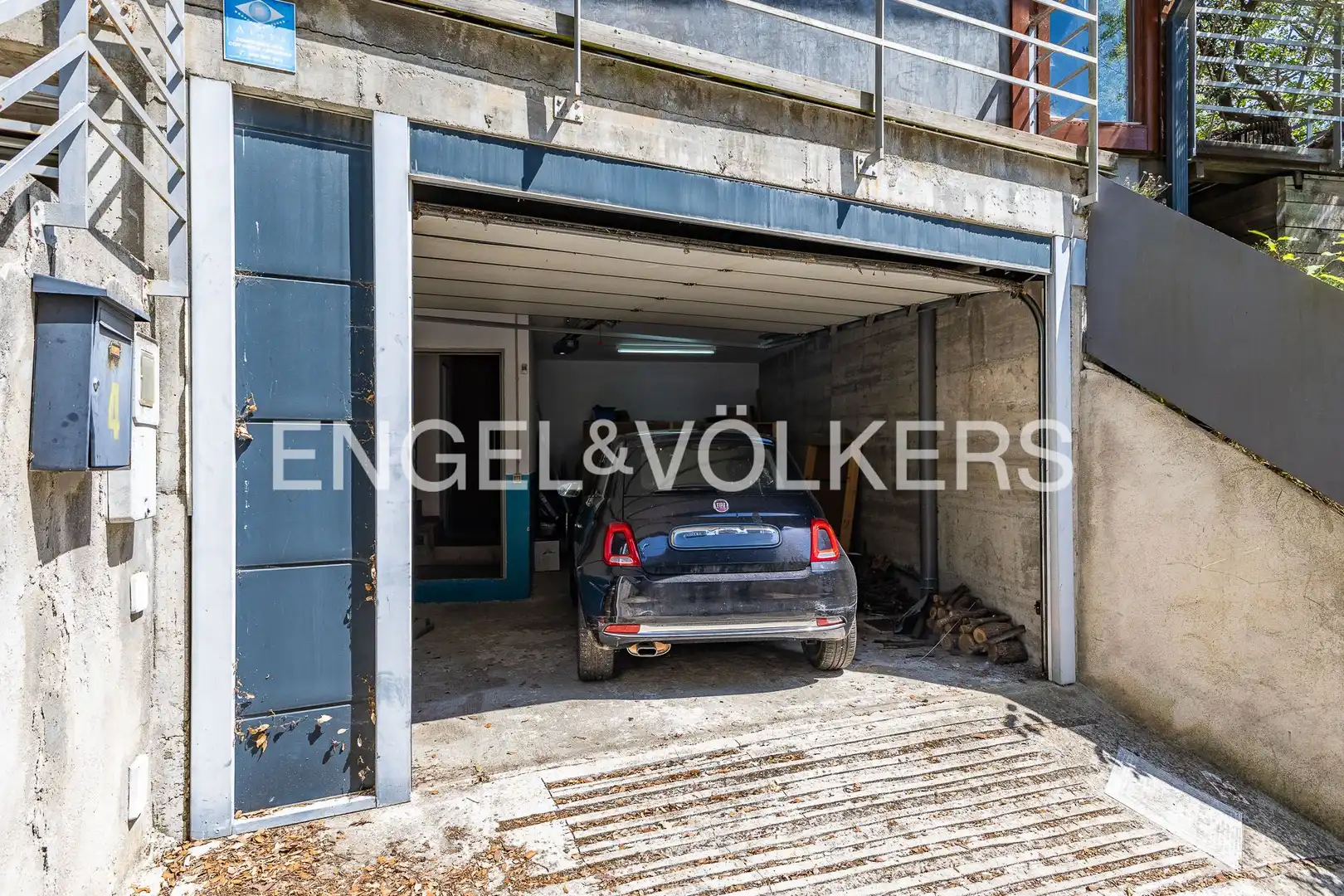 Parking de Casa o chalet en venta en Barcelona con Calefacción, Jardín privado y Parquet