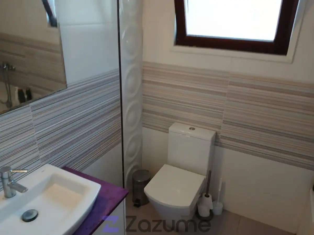 Bany de Pis de lloguer en L'Escala amb Calefacció, Terrassa i Moblat