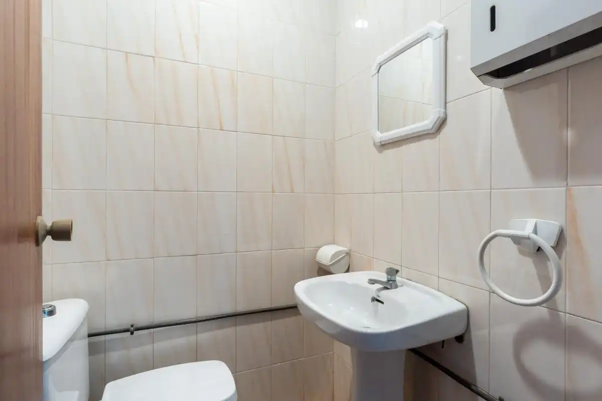 Badezimmer von Erdgeschoss zum Verkauf in Valencia mit Klimaanlage, Heizung und Terrasse