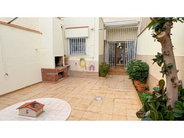 Casa-chalet en Venta en Calle Borges Blanques en Les Arenes - La Grípia  Can Montllor