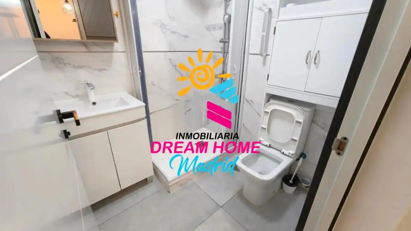 Baño de Piso en venta en Madrid con Aire acondicionado, Terraza y Amueblado