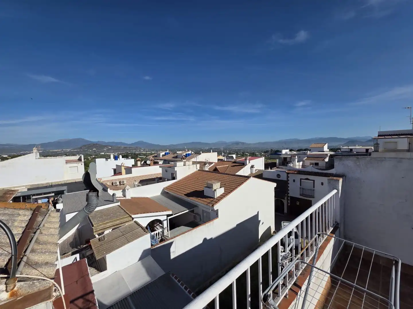 Vista exterior de Casa adosada en venta en Alhaurín El Grande con Calefacción y Terraza