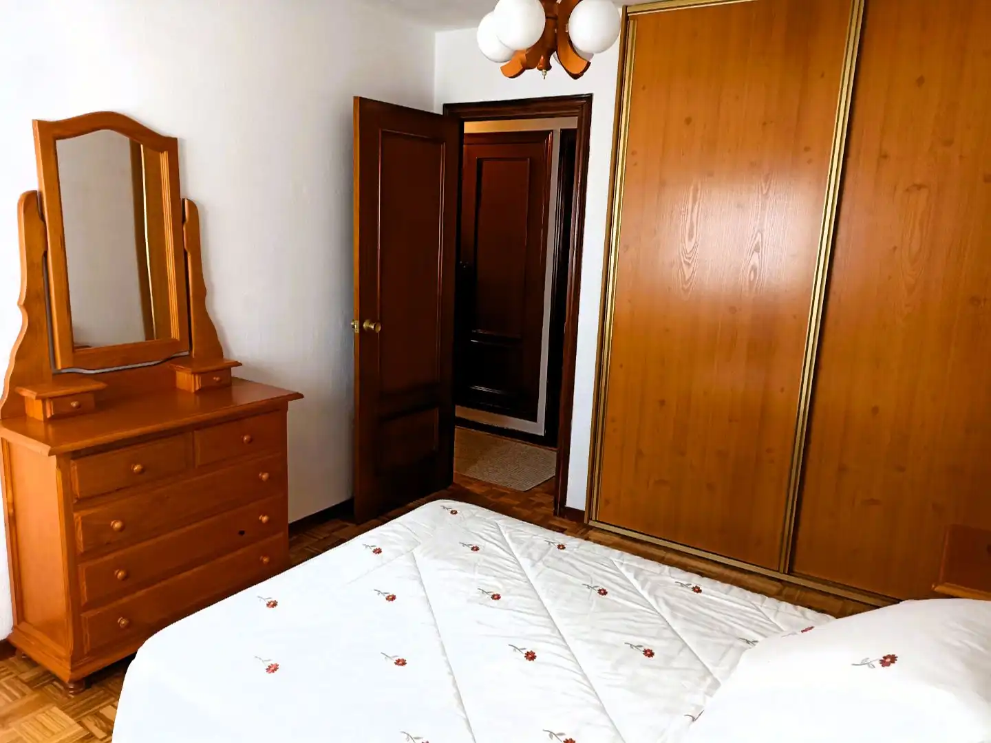 Bedroom of Flat for sale in Navia