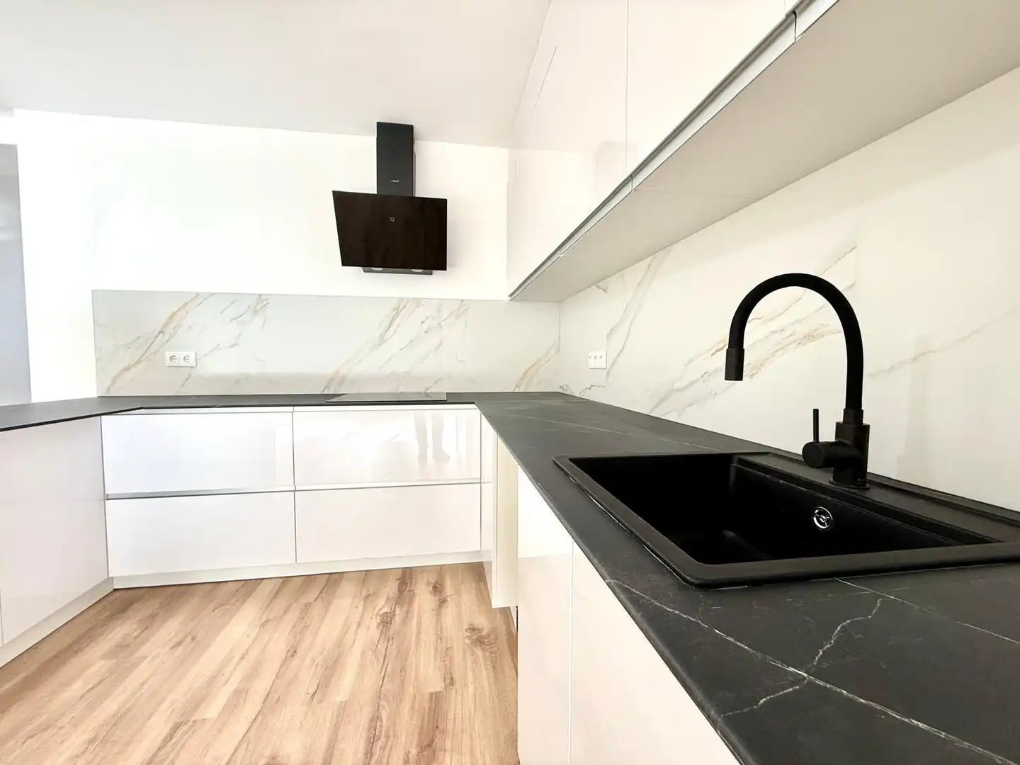 Piso en venta en Calle CONRADO DEL CAMPO, Sector V