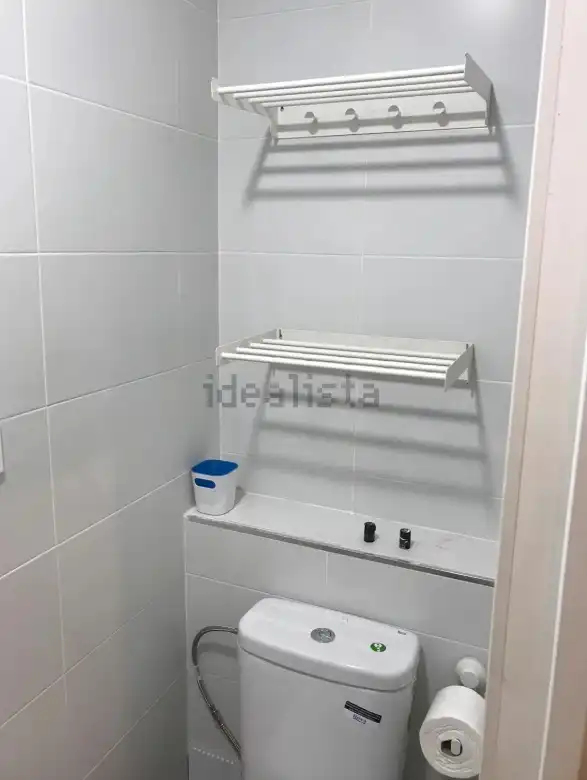 Baño de Piso de alquiler en Granada con Aire acondicionado, Calefacción y Amueblado