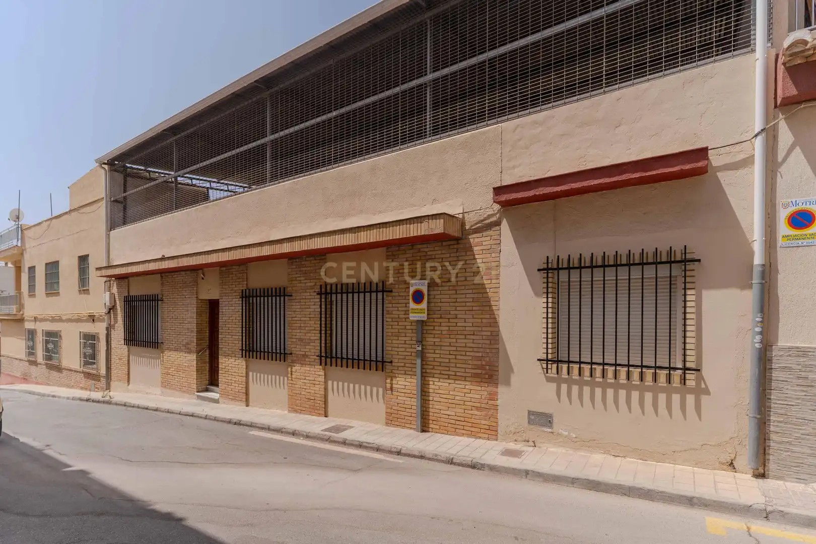 Vista exterior de Casa o xalet en venda en Motril amb Aire condicionat i Traster