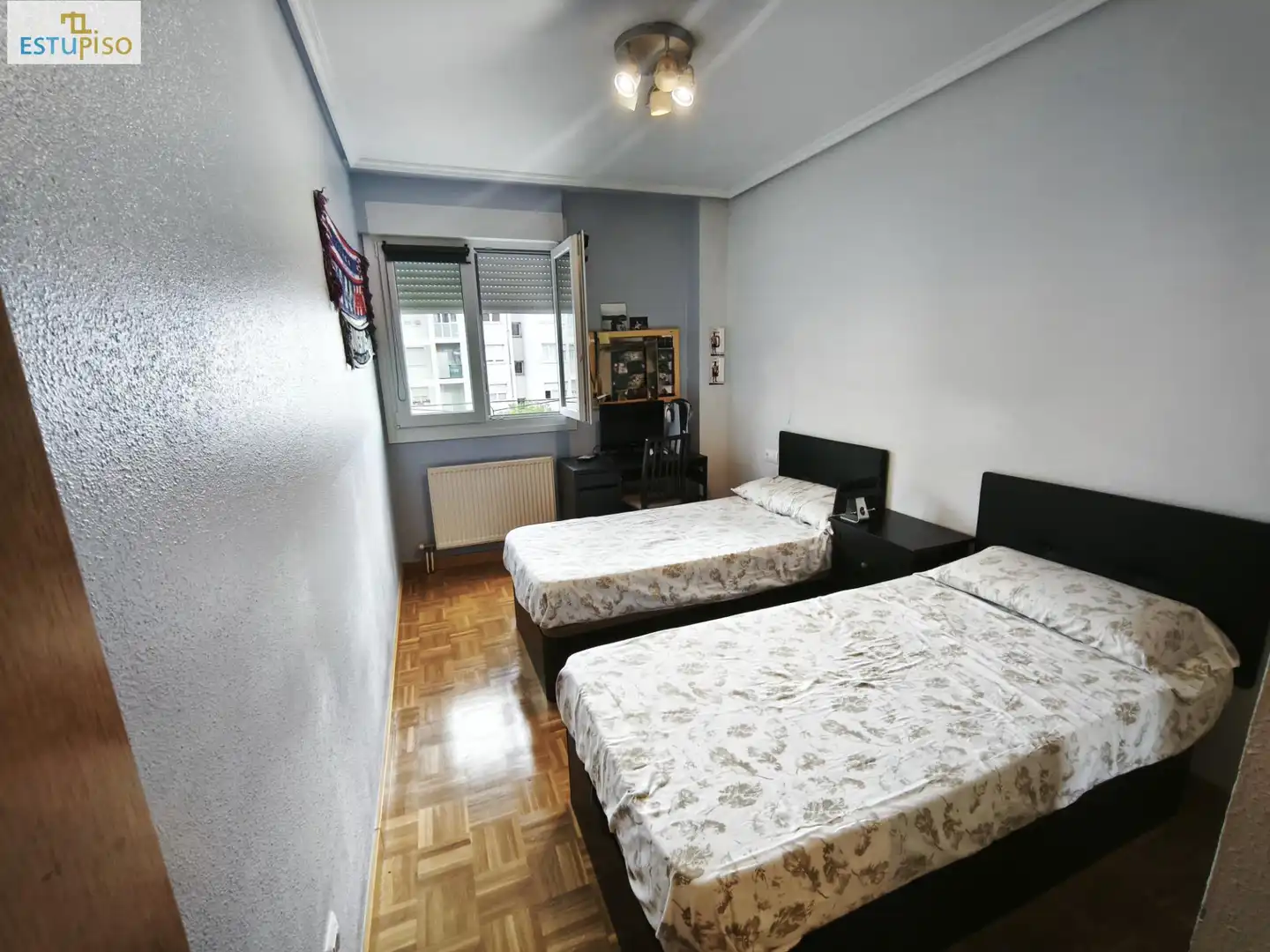 Schlafzimmer von Wohnung zum Verkauf in Vitoria - Gasteiz mit Heizung, Abstellraum und Möbliert
