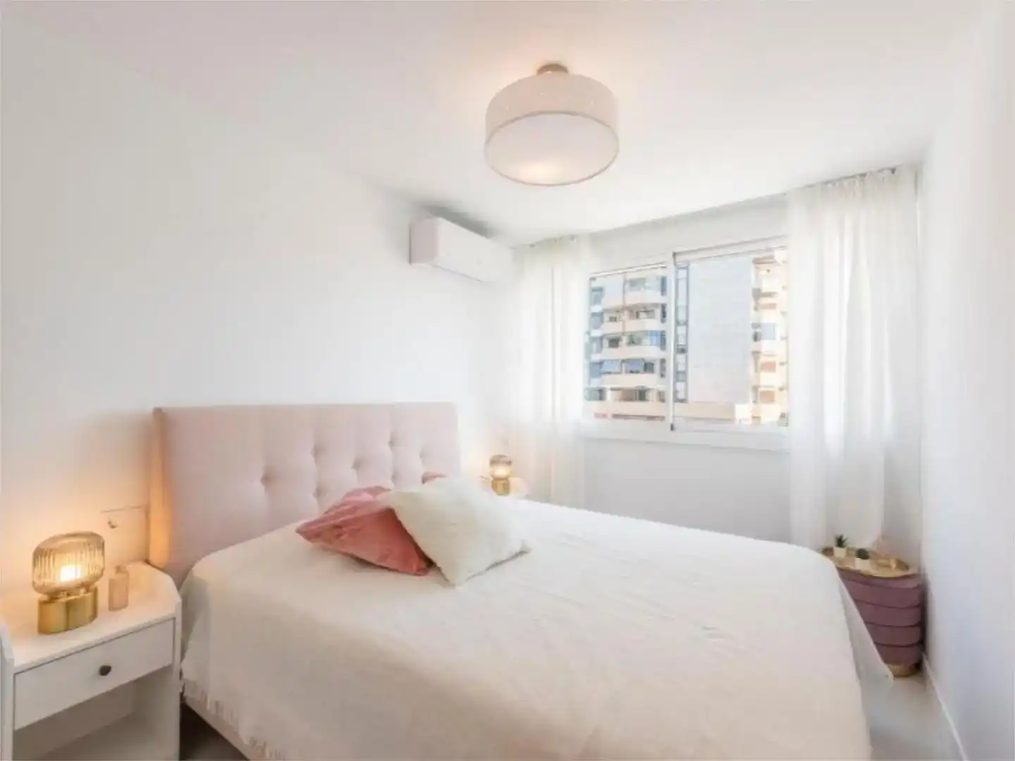Schlafzimmer von Wohnung zur Miete in Marbella mit Klimaanlage, Schwimmbad und Balkon