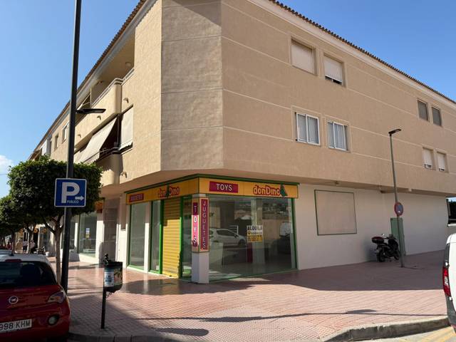 Local comercial en Alquiler en Pueblo - Urbanizaciones