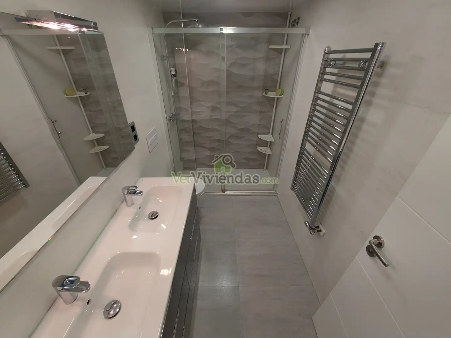 Baño de Casa adosada en venta en Martorell con Aire acondicionado, Calefacción y Jardín privado