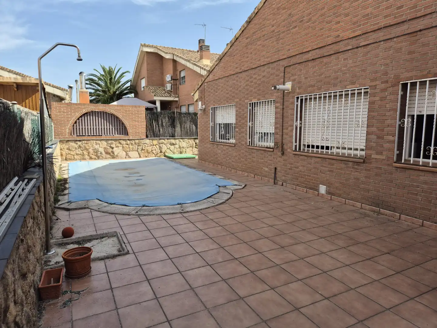 Casa adosada en venda a Velilla de San Antonio