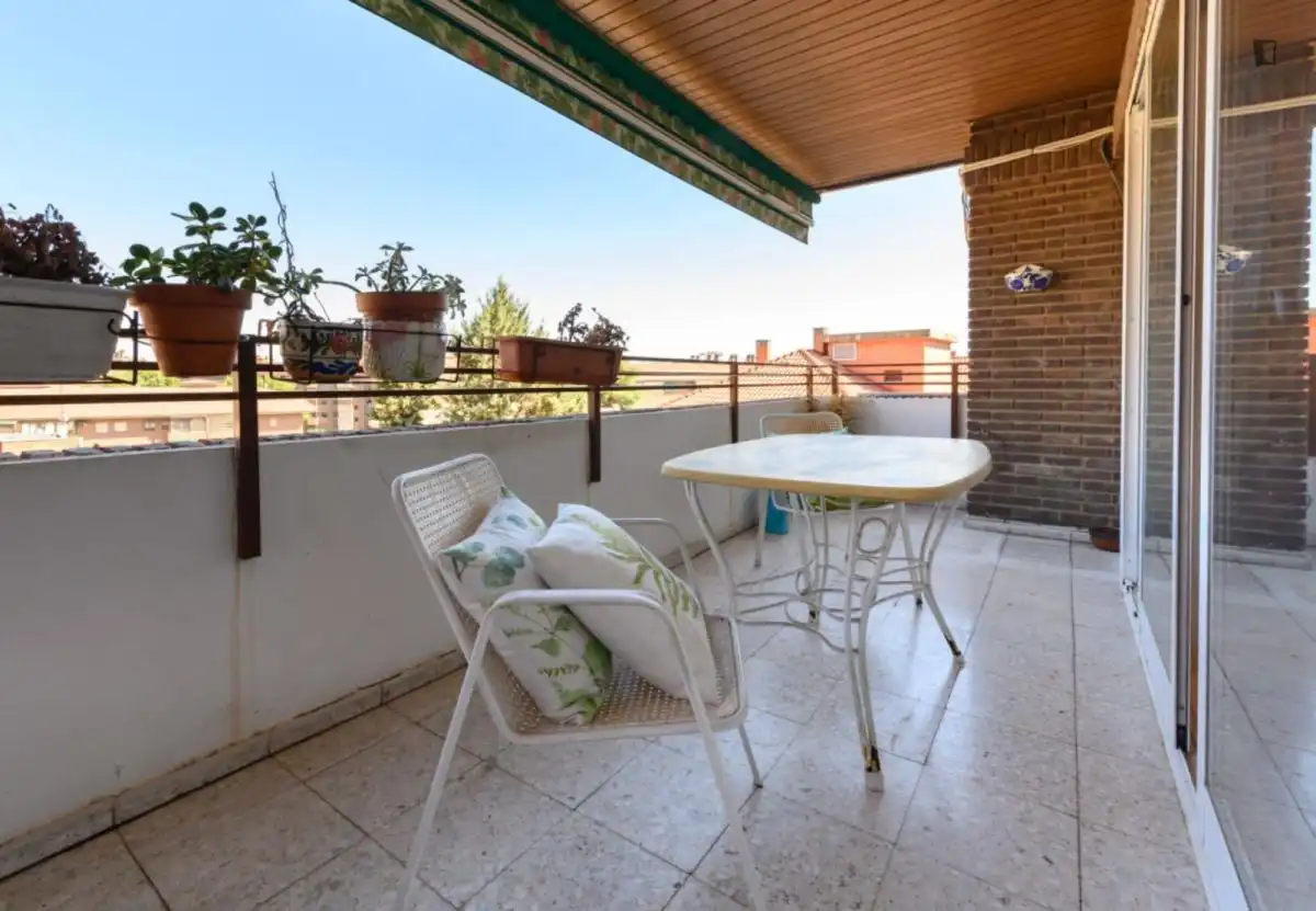 Terrassa de Apartament de lloguer en Madrid amb Aire condicionat, Moblat i Forn