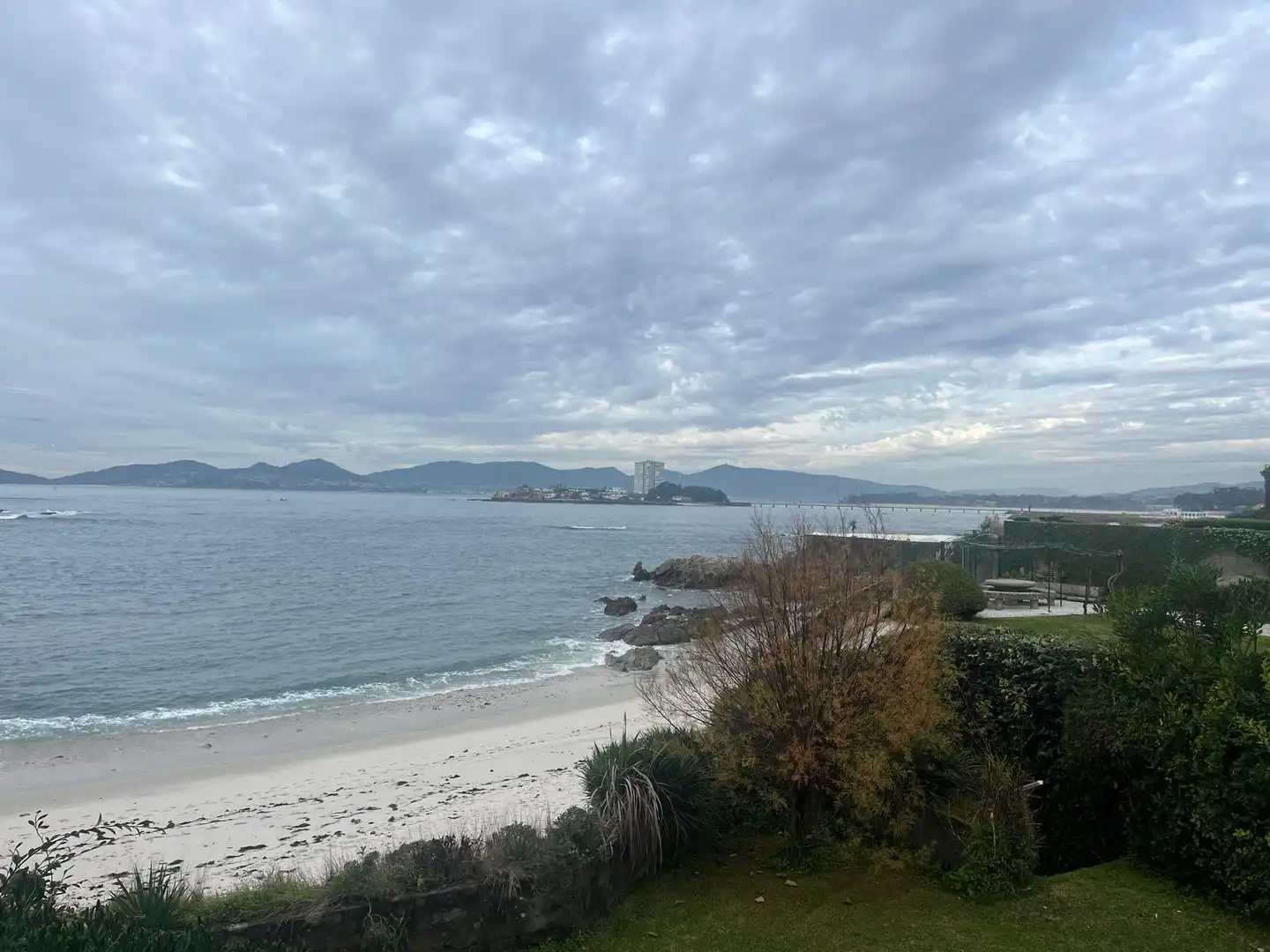 Vista exterior de Casa o xalet en venda en Vigo  amb Jardí privat, Terrassa i Traster