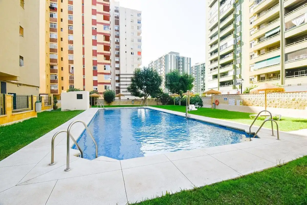 Pis amb piscina en venda a C/ Santa Isabel, Edif. Ulises