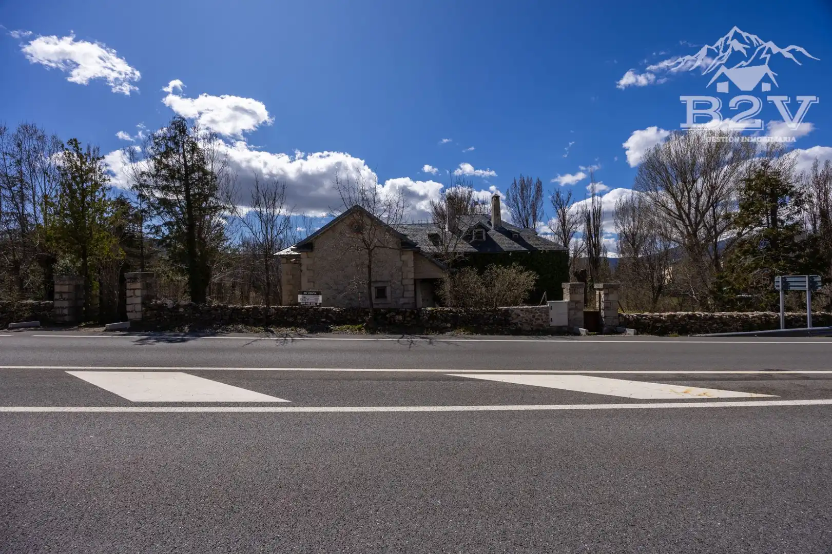 Vista exterior de Casa o chalet en venta en Alameda del Valle con Calefacción, Jardín privado y Terraza