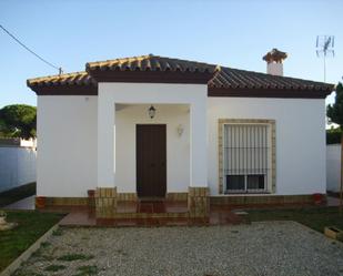 Vista exterior de Casa o xalet en venda en Chiclana de la Frontera amb Jardí privat i Traster