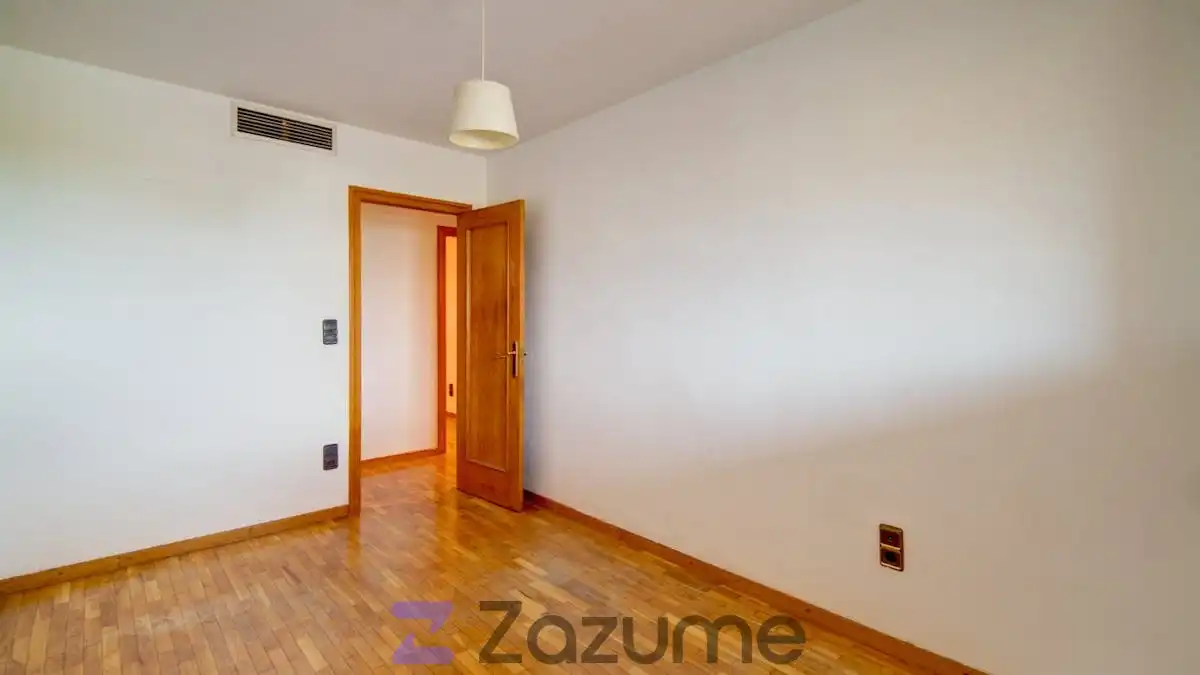 Dormitori de Pis de lloguer en Zaragoza amb Aire condicionat, Calefacció i Jardí privat
