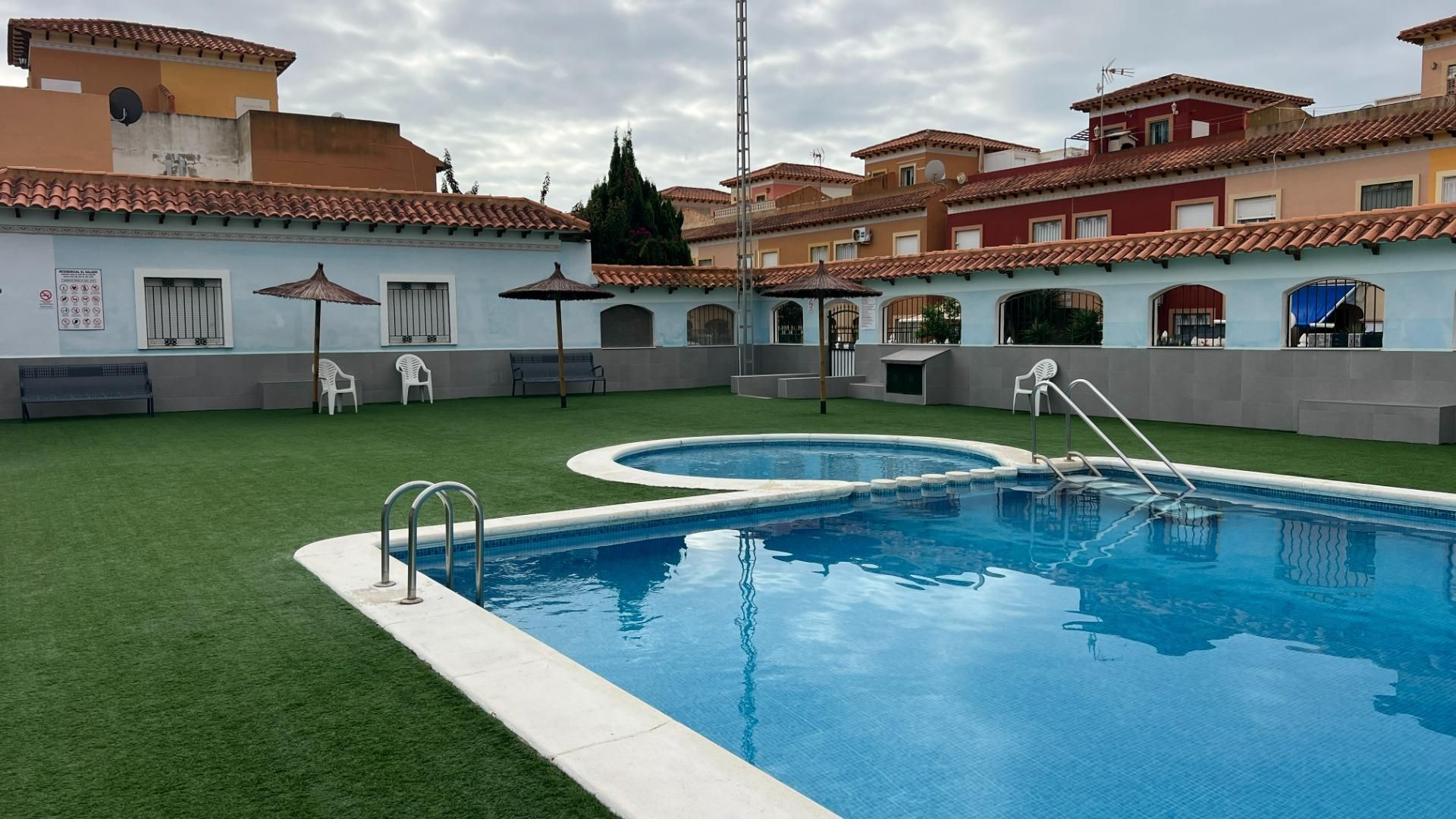 Piscina de Casa adosada en venta en Torrevieja con Aire acondicionado, Jardín privado y Terraza