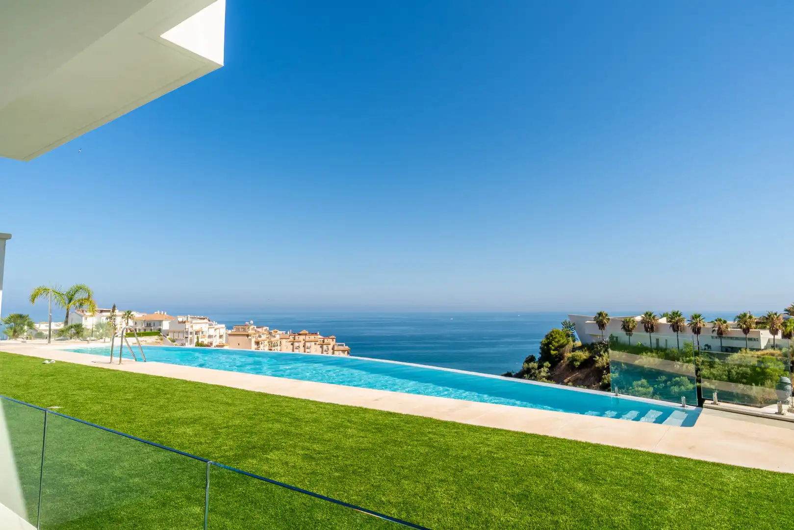 Schwimmbecken von Wohnungen zur Miete in Benalmádena mit Klimaanlage, Terrasse und Schwimmbad