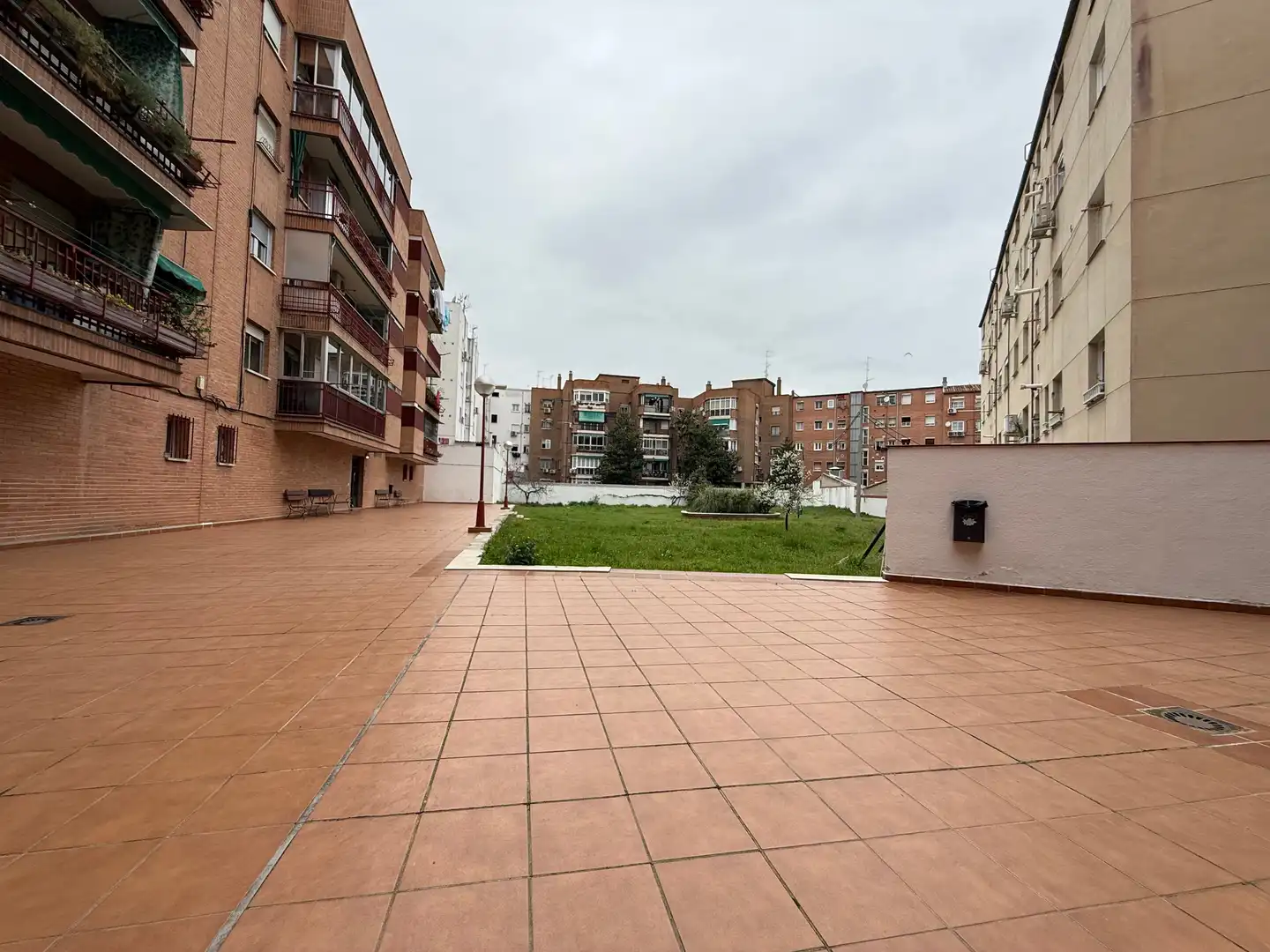 Vista exterior de Piso en venta en Madrid con Calefacción y Terraza