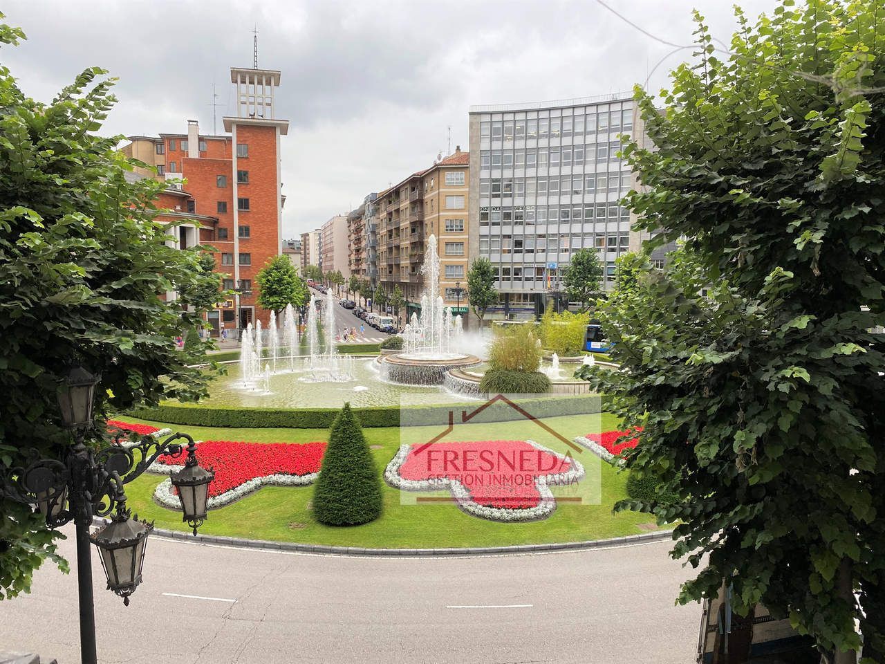 Vista exterior de Piso en venta en Oviedo  con Calefacción, Parquet y Trastero
