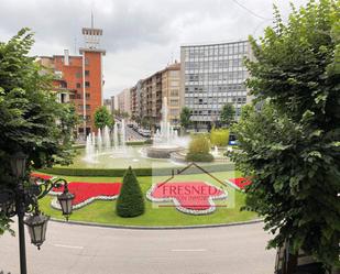 Vista exterior de Pis en venda en Oviedo  amb Calefacció, Parquet i Traster