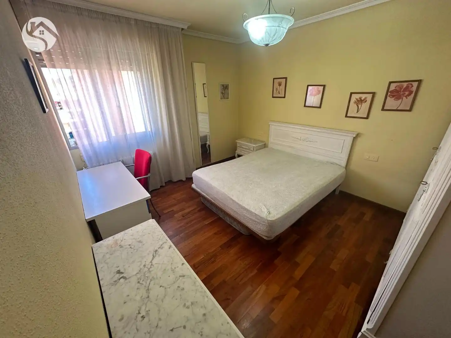 Bedroom of Flat for rent in Cuenca  with Heating