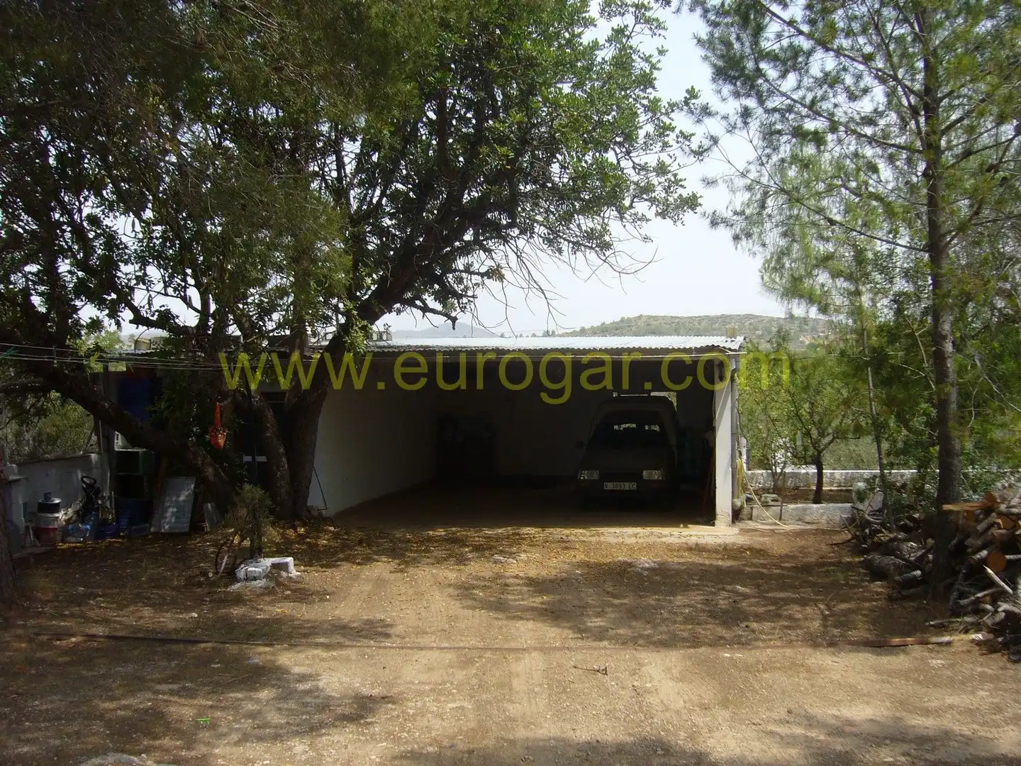 Aparcament de Casa o xalet en venda en Chiva amb Jardí privat, Terrassa i Traster