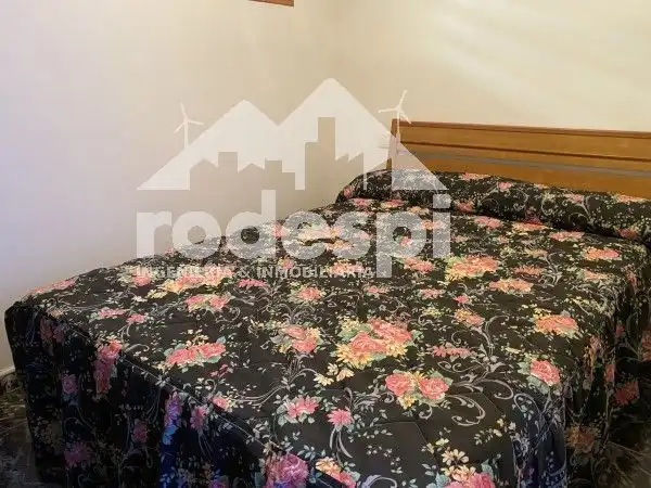 Dormitori de Casa adosada en venda en Crecente amb Calefacció, Traster i Moblat