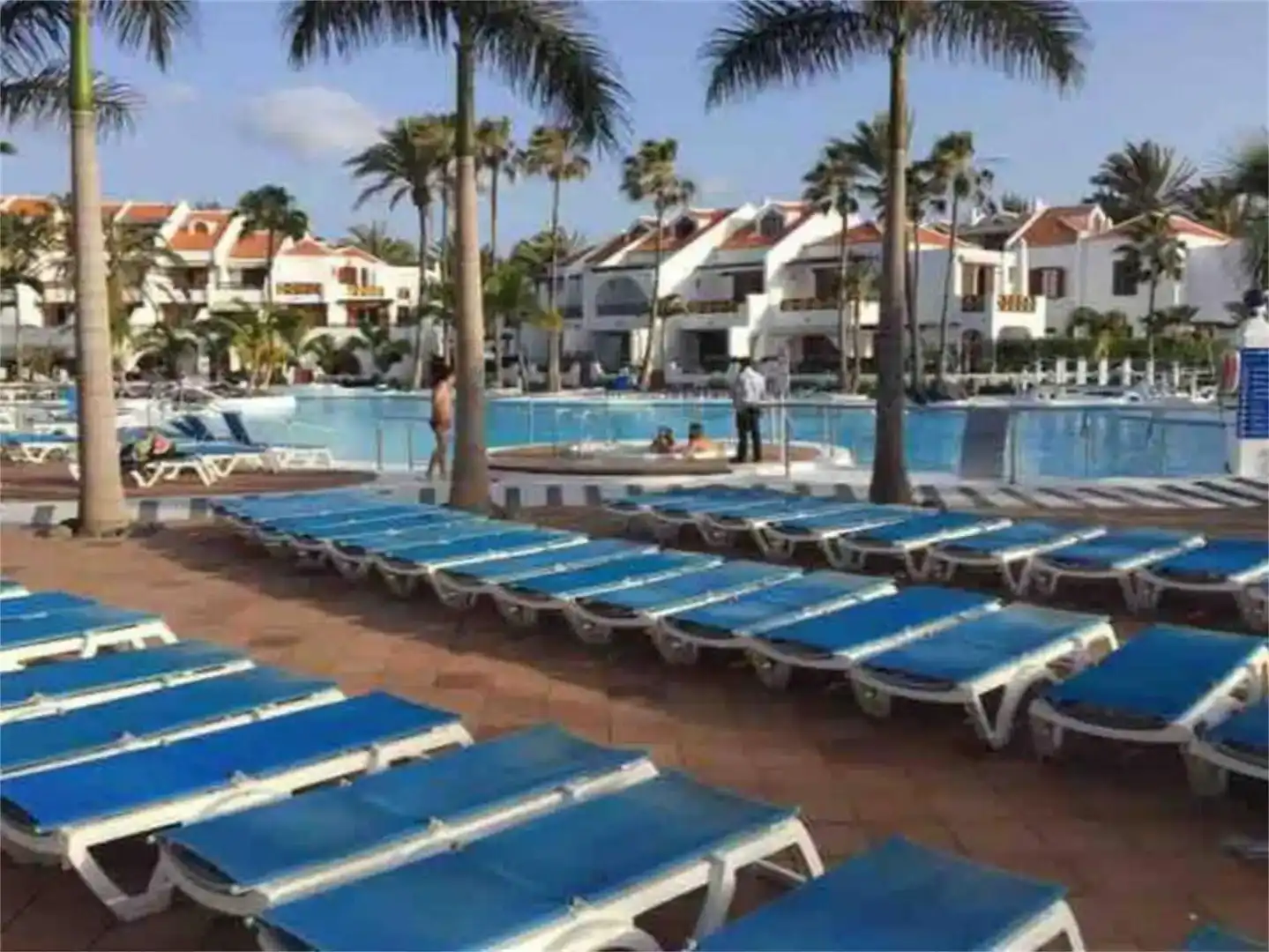 Vista exterior de Dúplex en venta en Arona con Jardín privado, Piscina y Amueblado