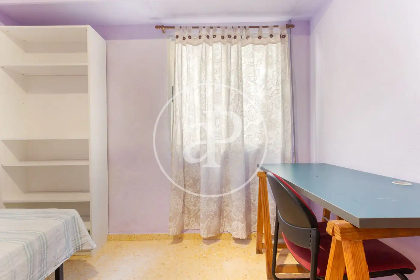 Bedroom of Flat for sale in Valencia  with Heating, Furnished and Balcony
