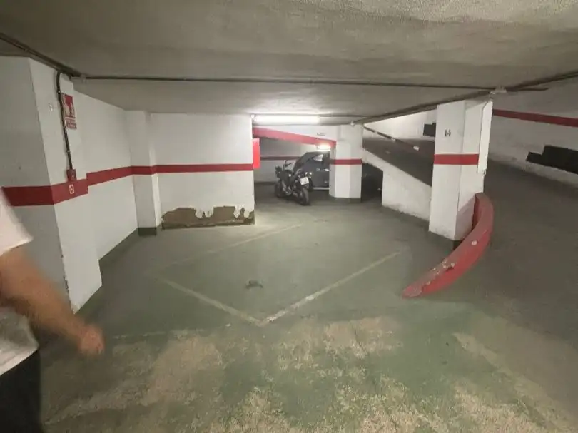 Parkplatz von Garage zum Verkauf in Huelva