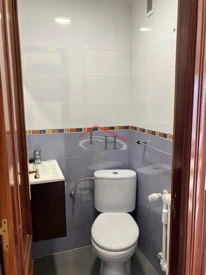 Baño de Piso de alquiler en León Capital  con Calefacción, Parquet y Terraza