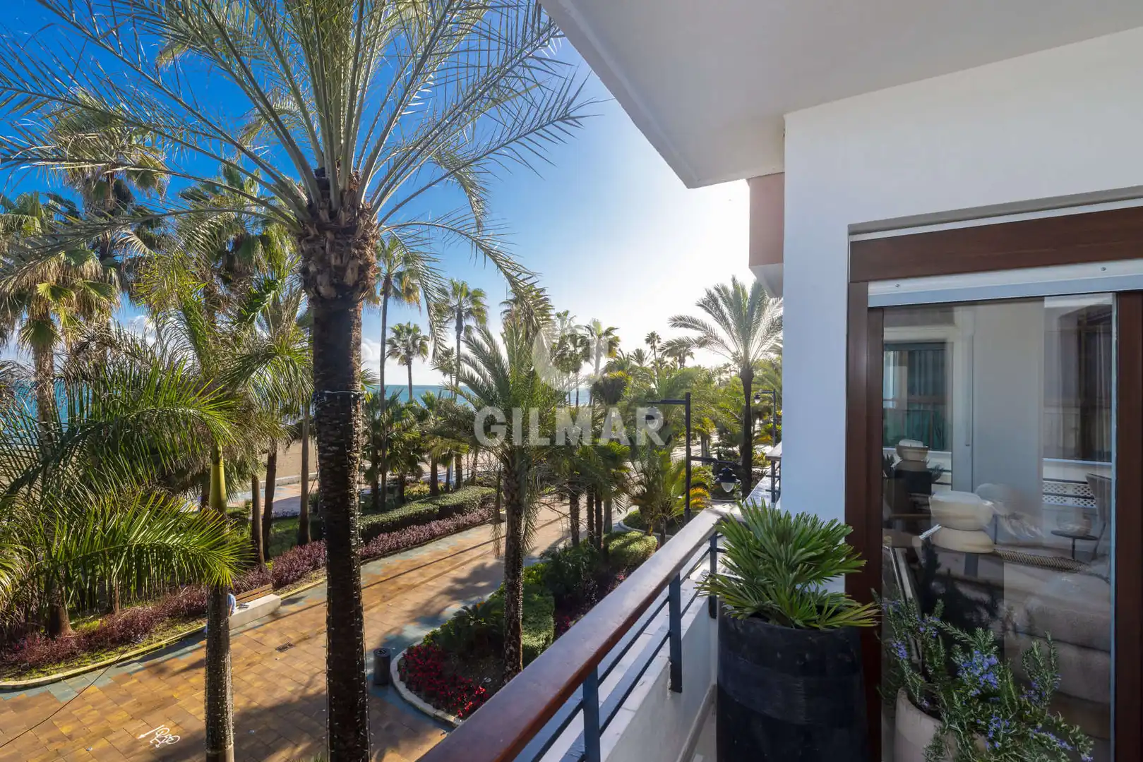 Vista exterior de Apartament en venda en Estepona amb Balcó
