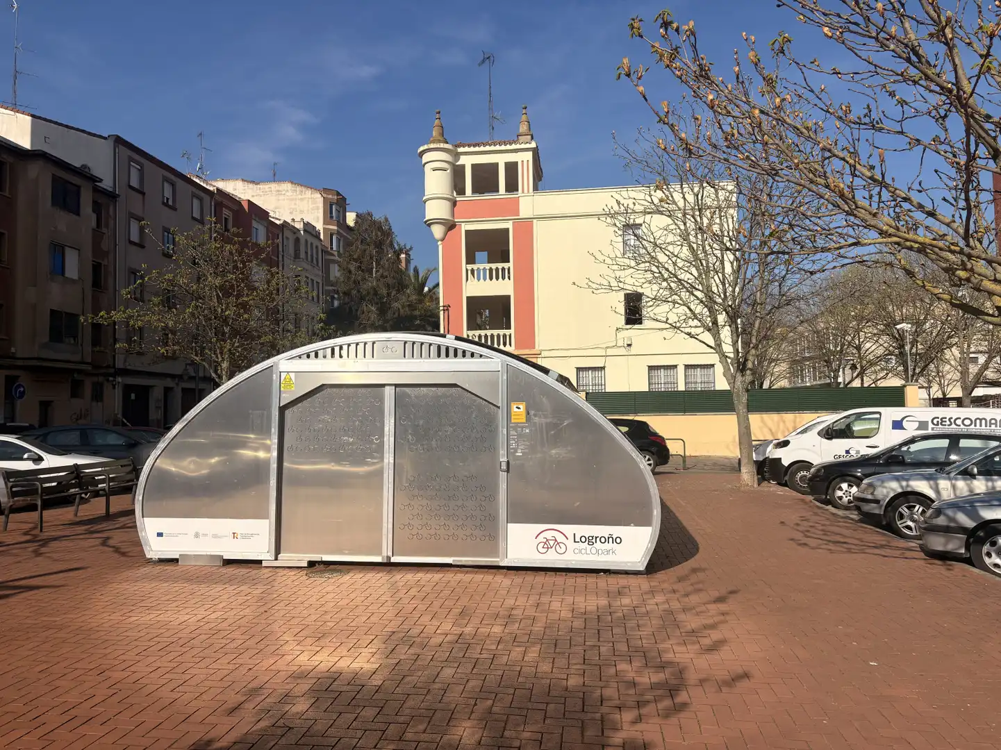Vista exterior de Piso en venta en  Logroño con Calefacción