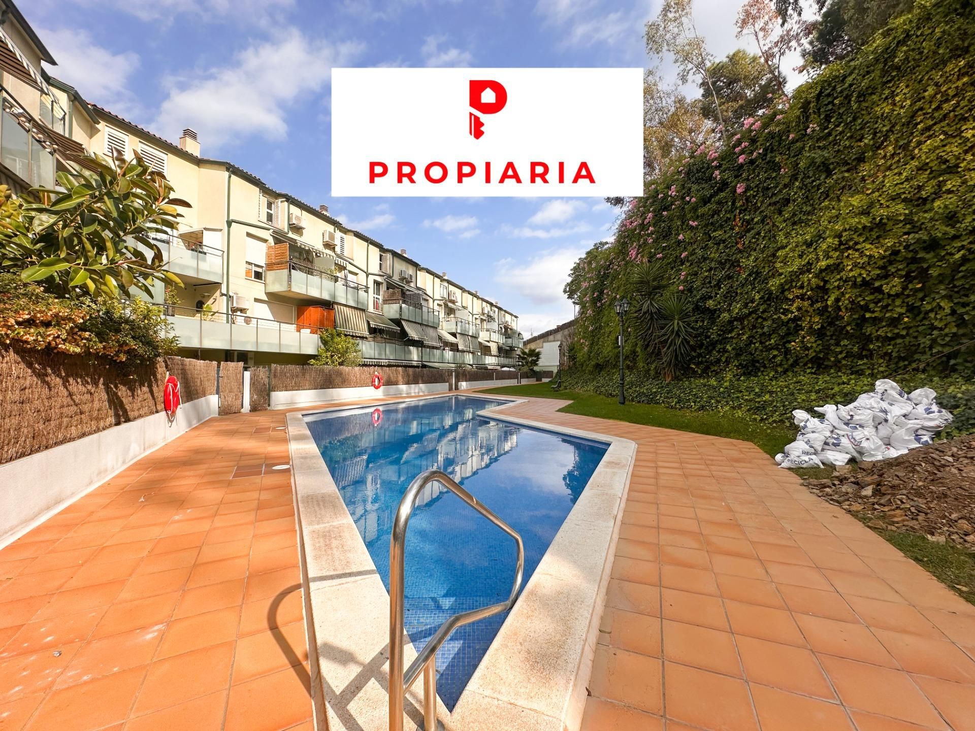 Exterior view of Duplex for sale in Sant Vicenç Dels Horts  with Air Conditioner, Heating and Parquet flooring